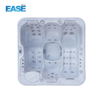 Un jacuzzi personnalisable avec désinfection UV et système de contrôle Balboa