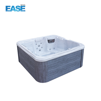 Un jacuzzi personnalisable avec désinfection UV et système de contrôle Balboa