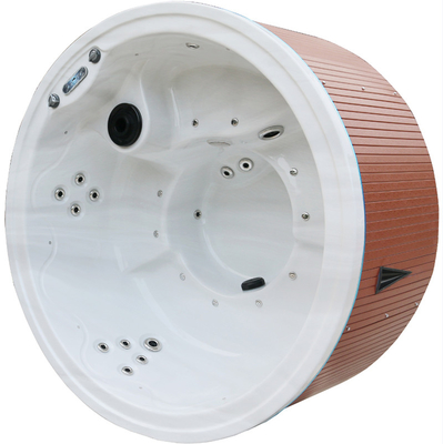 Un bain à remous acrylique pour 5 personnes avec chauffage 3 kW et haut-parleurs Bluetooth