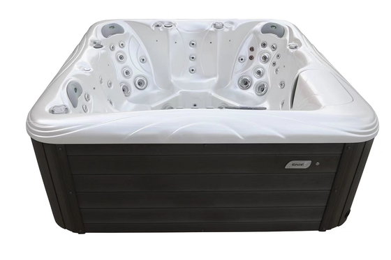 Améliorez votre collection de spa avec un spa et une piscine pour 6 personnes