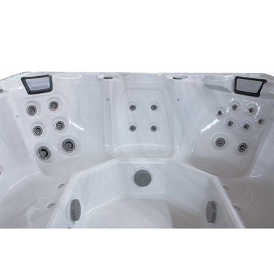 Une baignoire thermale rectangulaire immersive pour six personnes avec 16 jets d'air et chauffage électrique