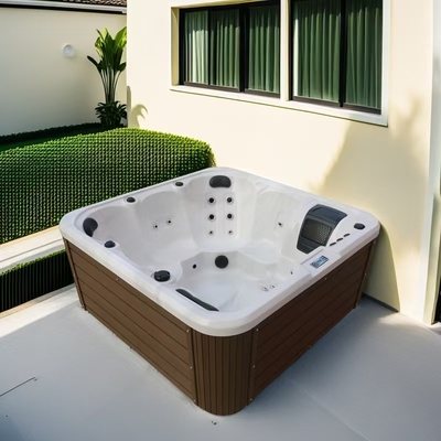 Une baignoire de spa à installation indépendante pour une expérience de baignade luxueuse